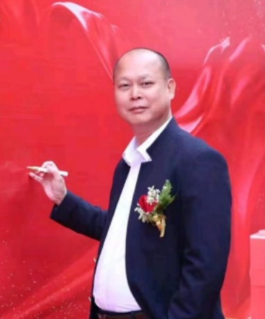 阳江市润兴润市场服务管理 有限公司董事长、九宫飞星针法传承人林举献